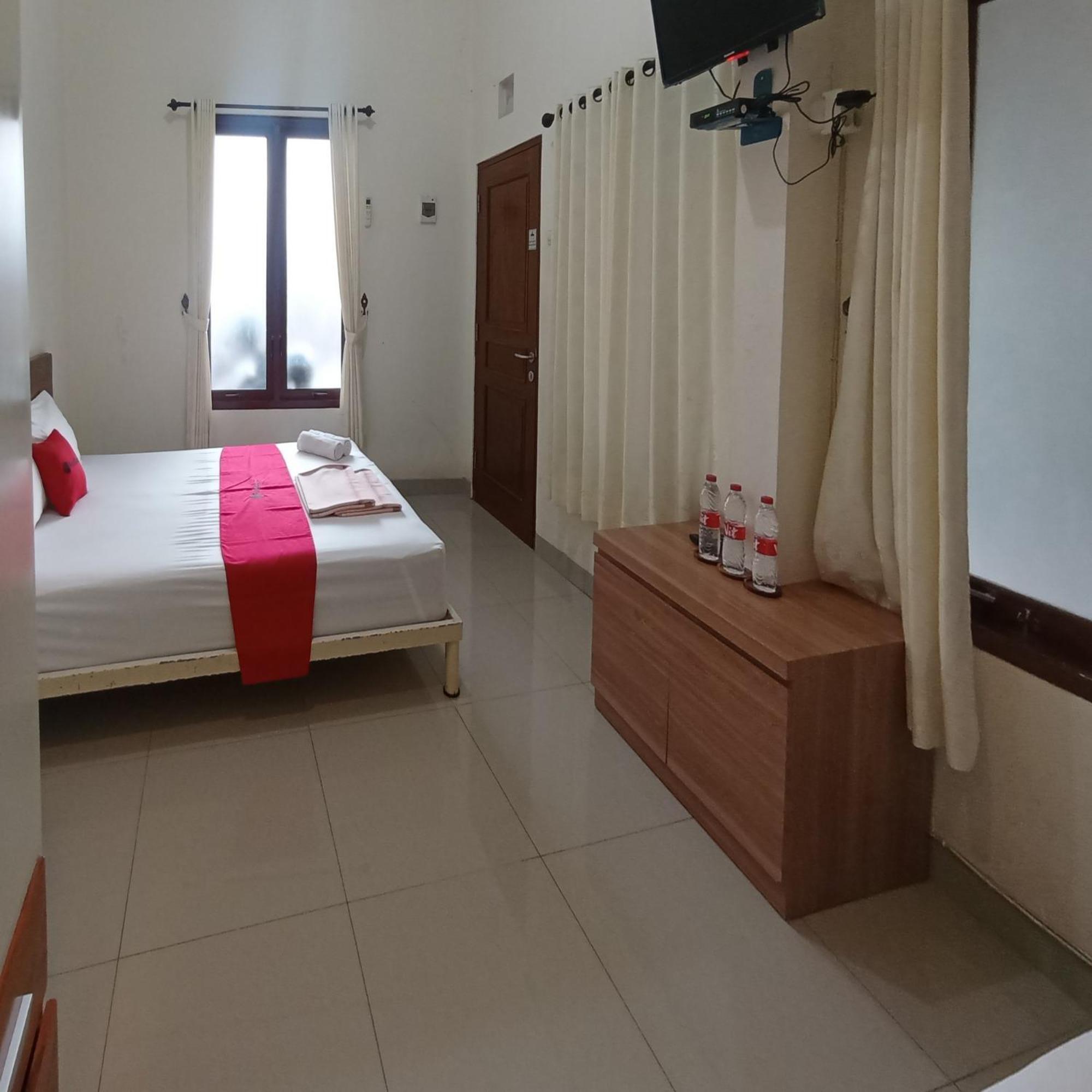 Reddoorz At Syariah House Purwokerto Hotell Exteriör bild