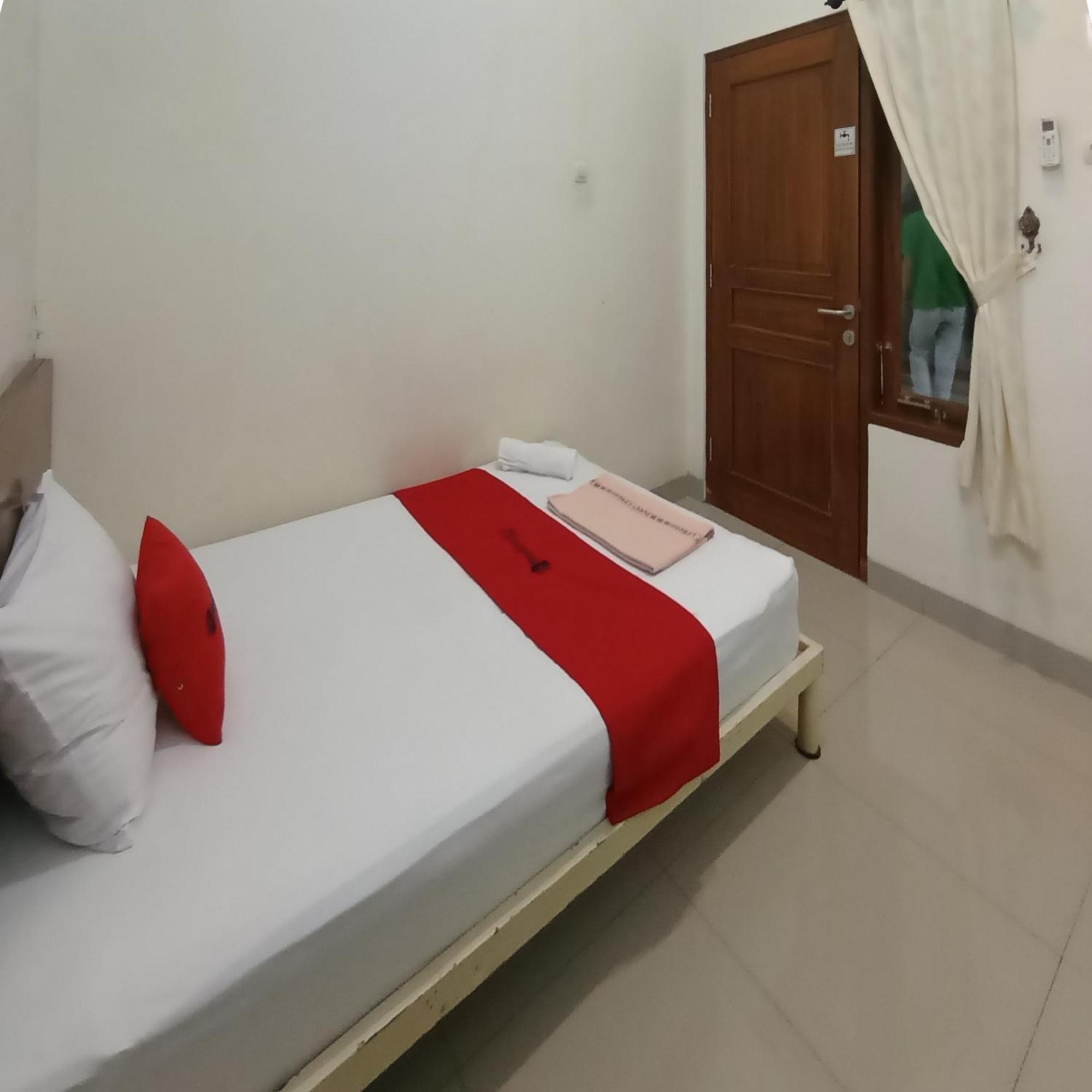 Reddoorz At Syariah House Purwokerto Hotell Exteriör bild