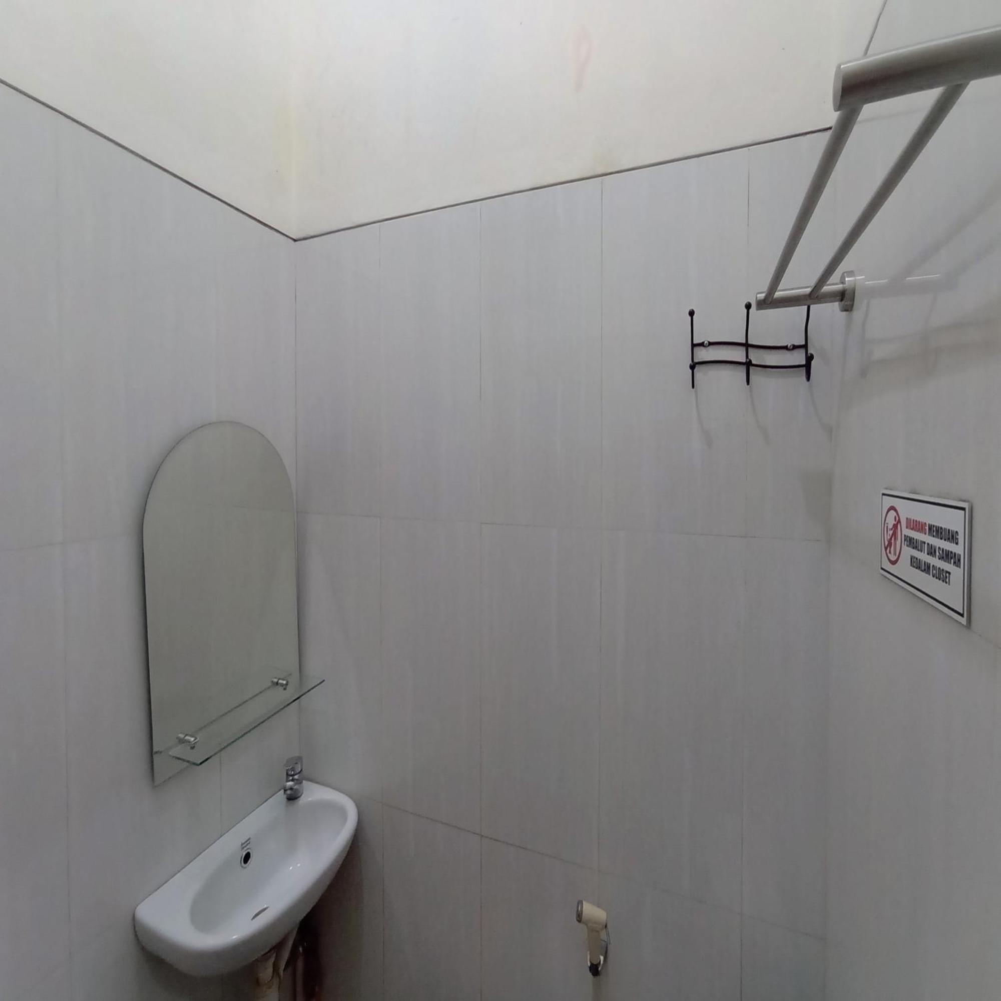 Reddoorz At Syariah House Purwokerto Hotell Exteriör bild