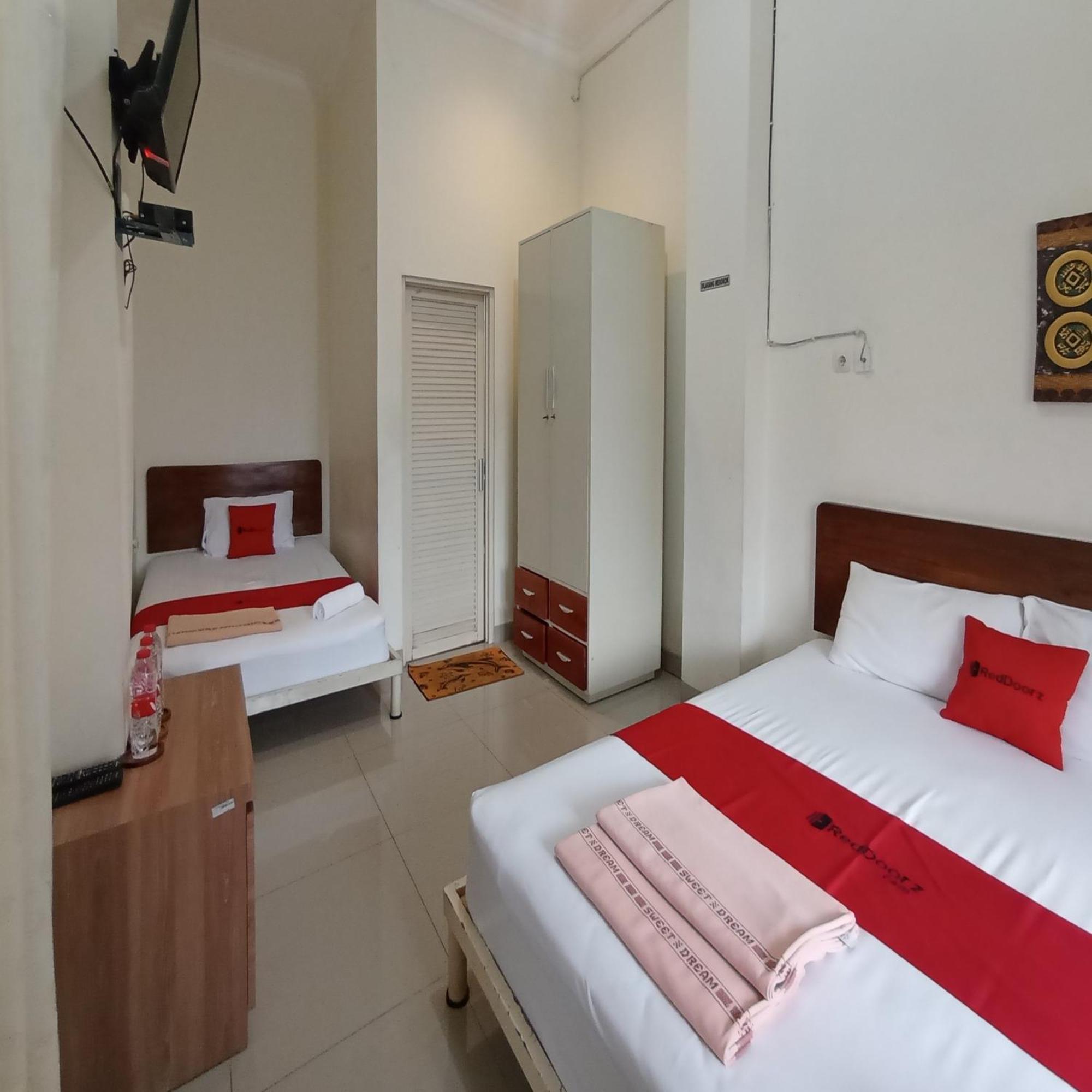 Reddoorz At Syariah House Purwokerto Hotell Exteriör bild