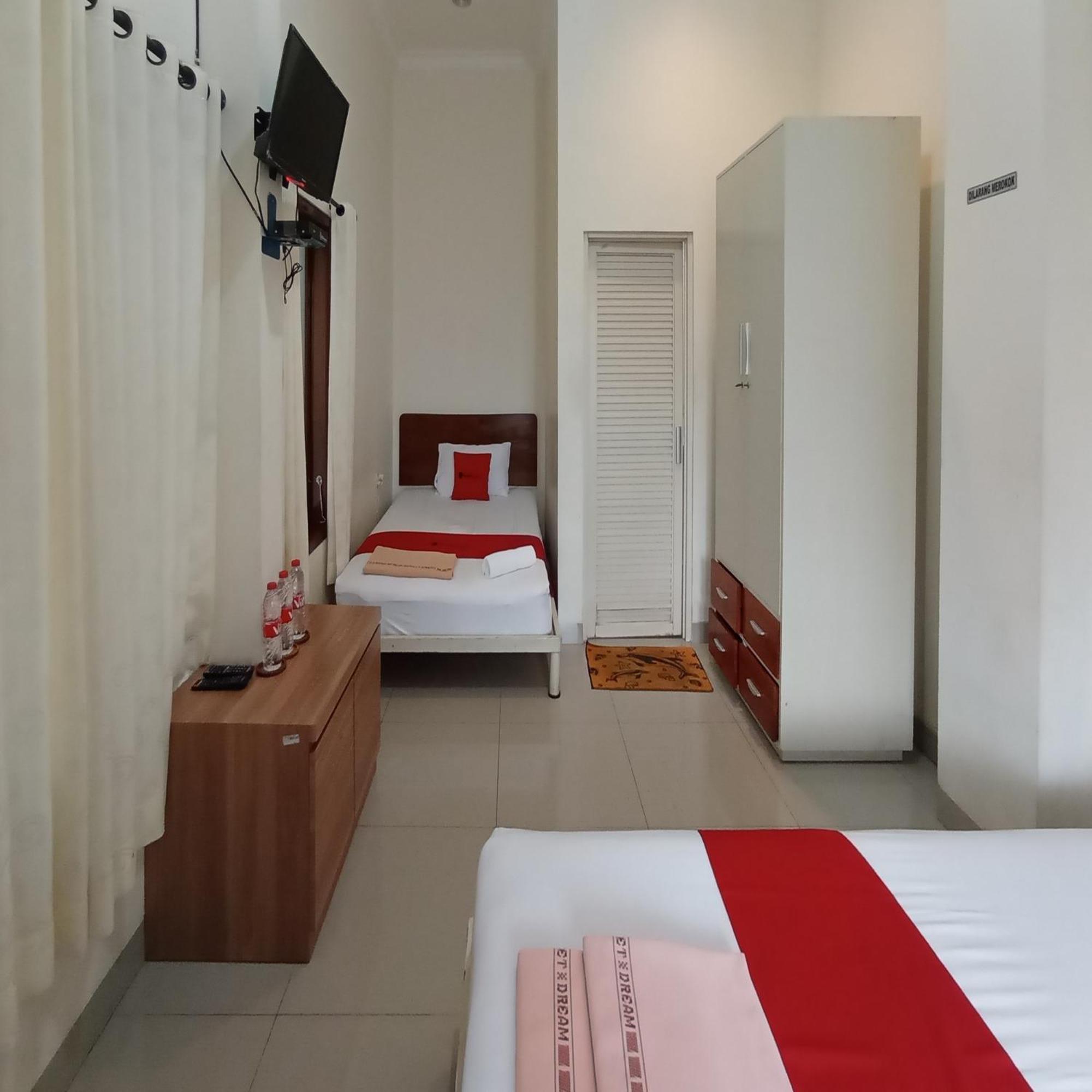 Reddoorz At Syariah House Purwokerto Hotell Exteriör bild