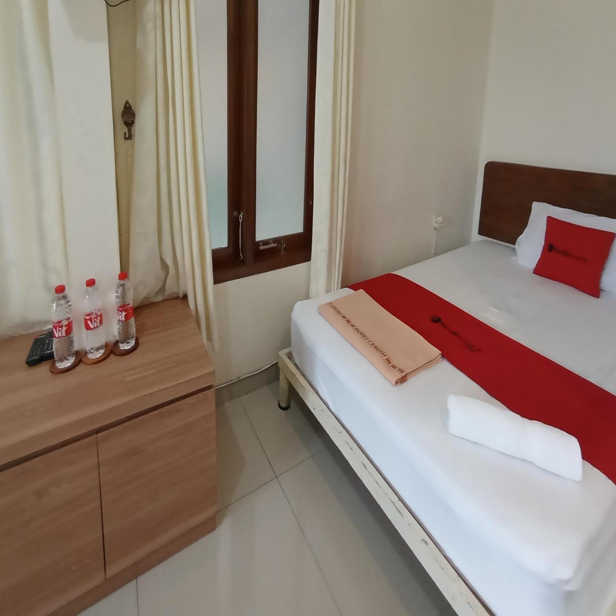 Reddoorz At Syariah House Purwokerto Hotell Exteriör bild