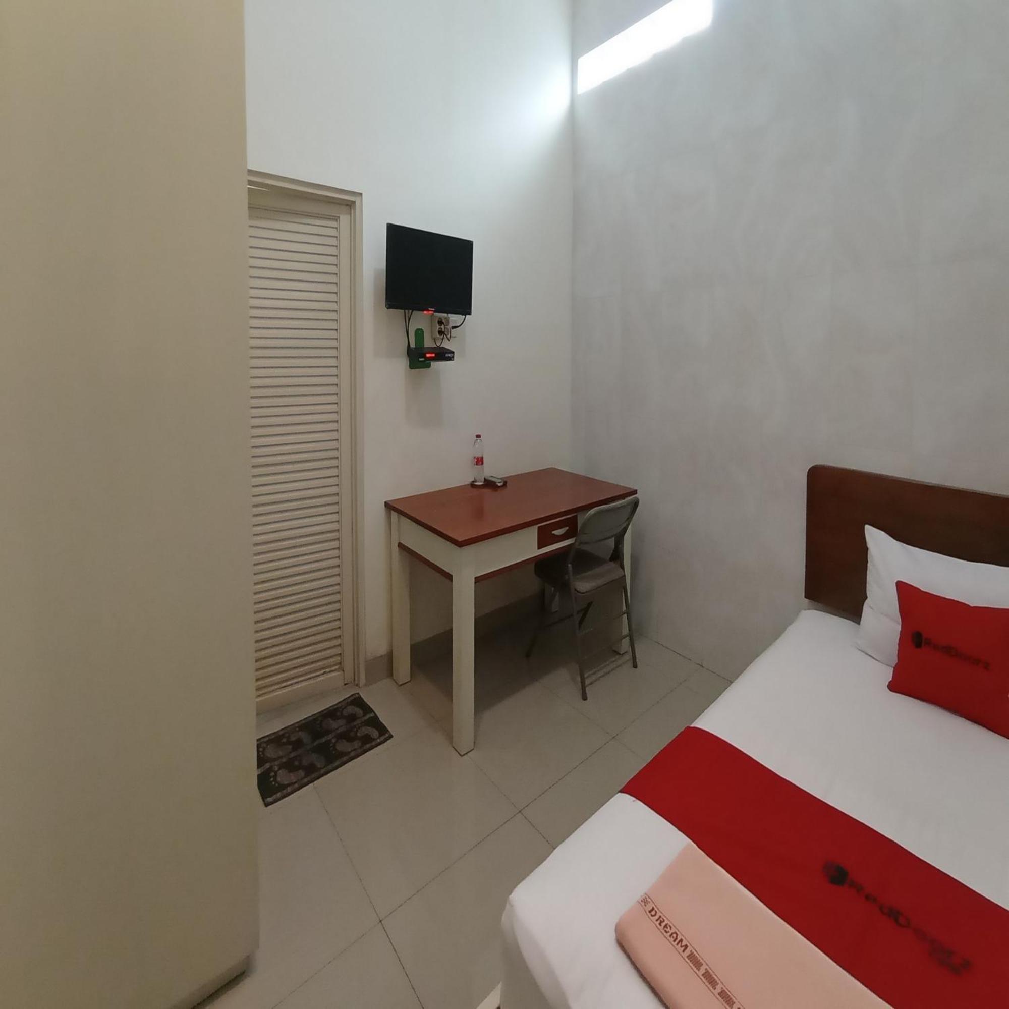 Reddoorz At Syariah House Purwokerto Hotell Exteriör bild