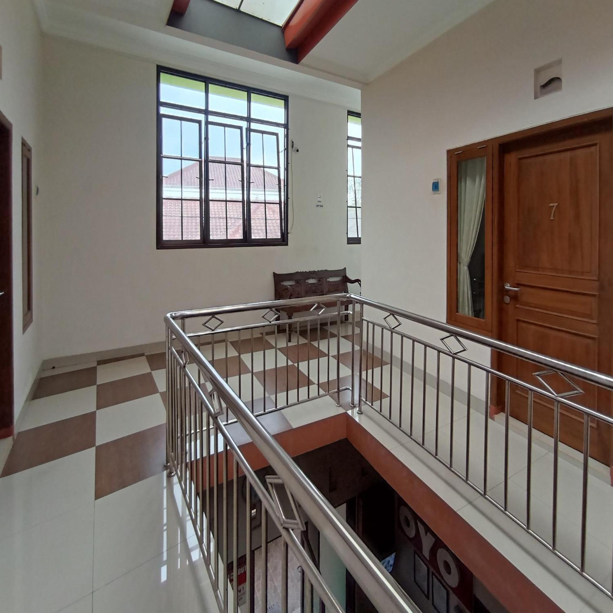 Reddoorz At Syariah House Purwokerto Hotell Exteriör bild