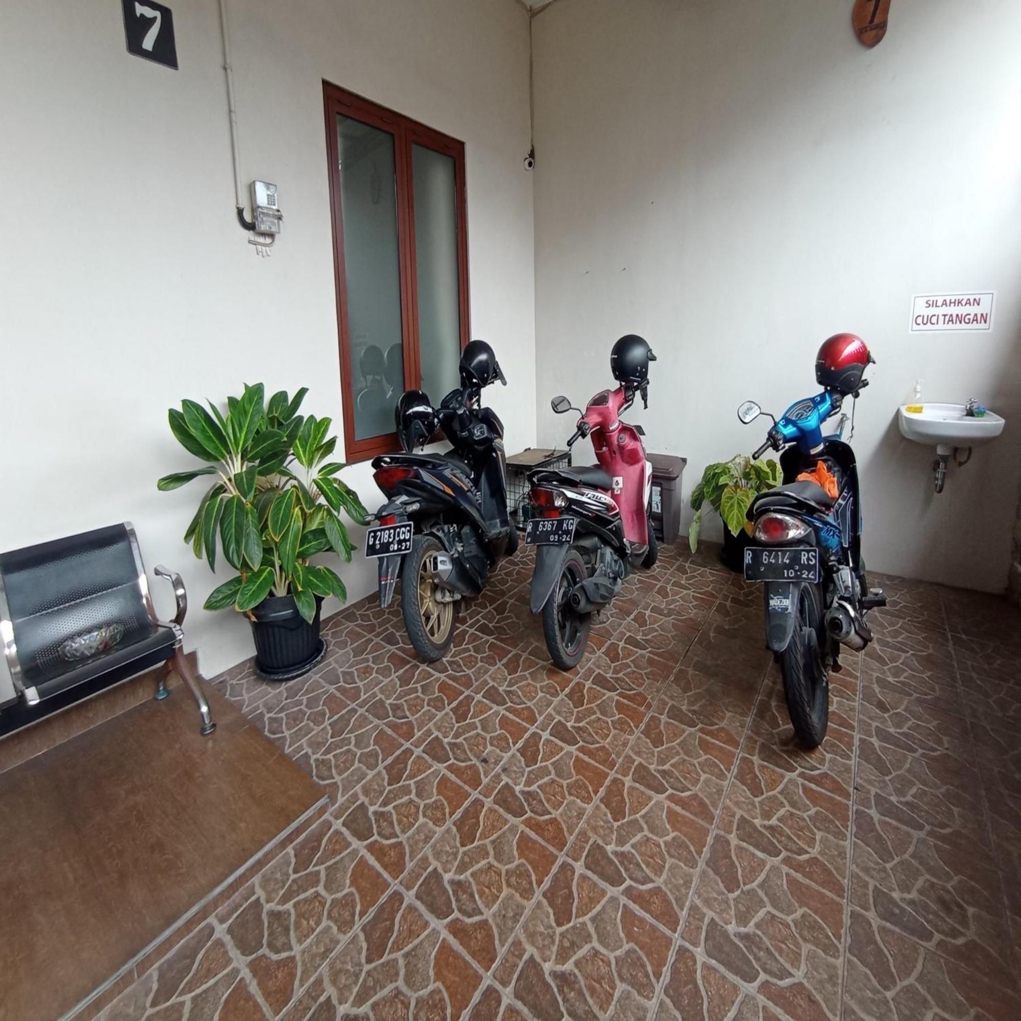 Reddoorz At Syariah House Purwokerto Hotell Exteriör bild