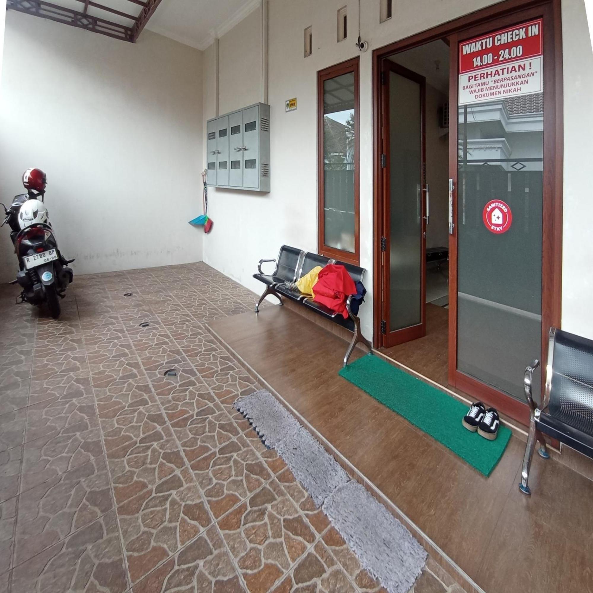 Reddoorz At Syariah House Purwokerto Hotell Exteriör bild