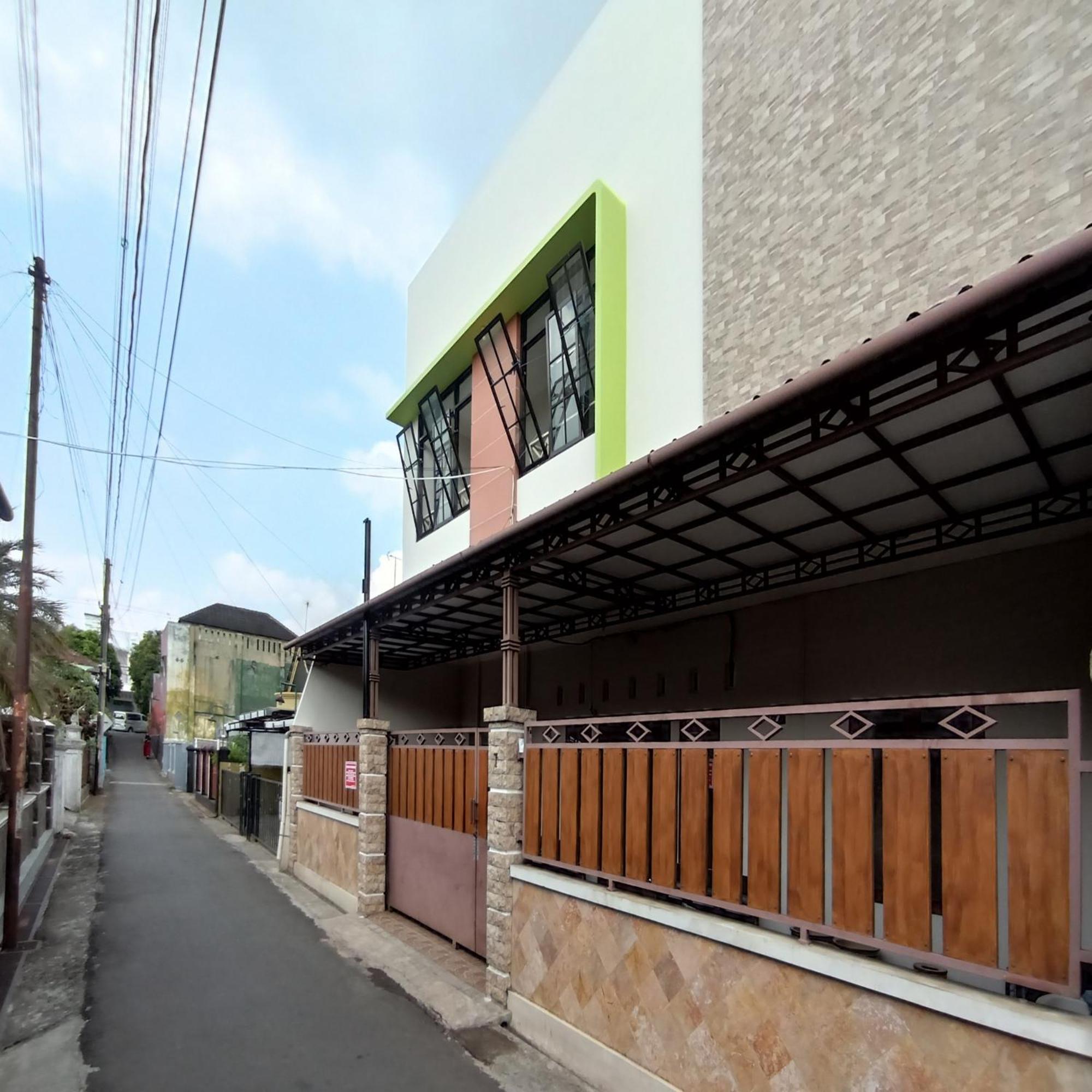 Reddoorz At Syariah House Purwokerto Hotell Exteriör bild