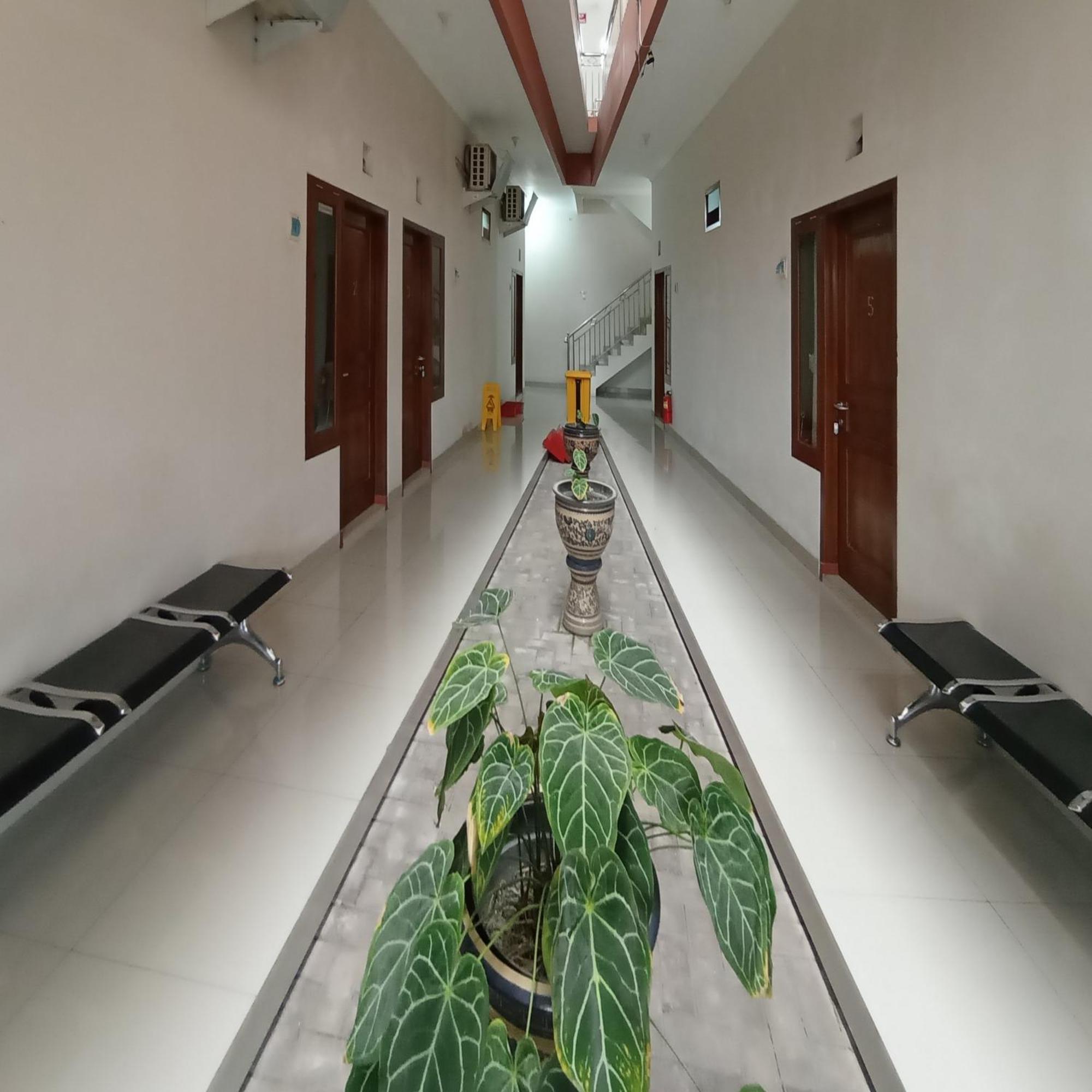 Reddoorz At Syariah House Purwokerto Hotell Exteriör bild
