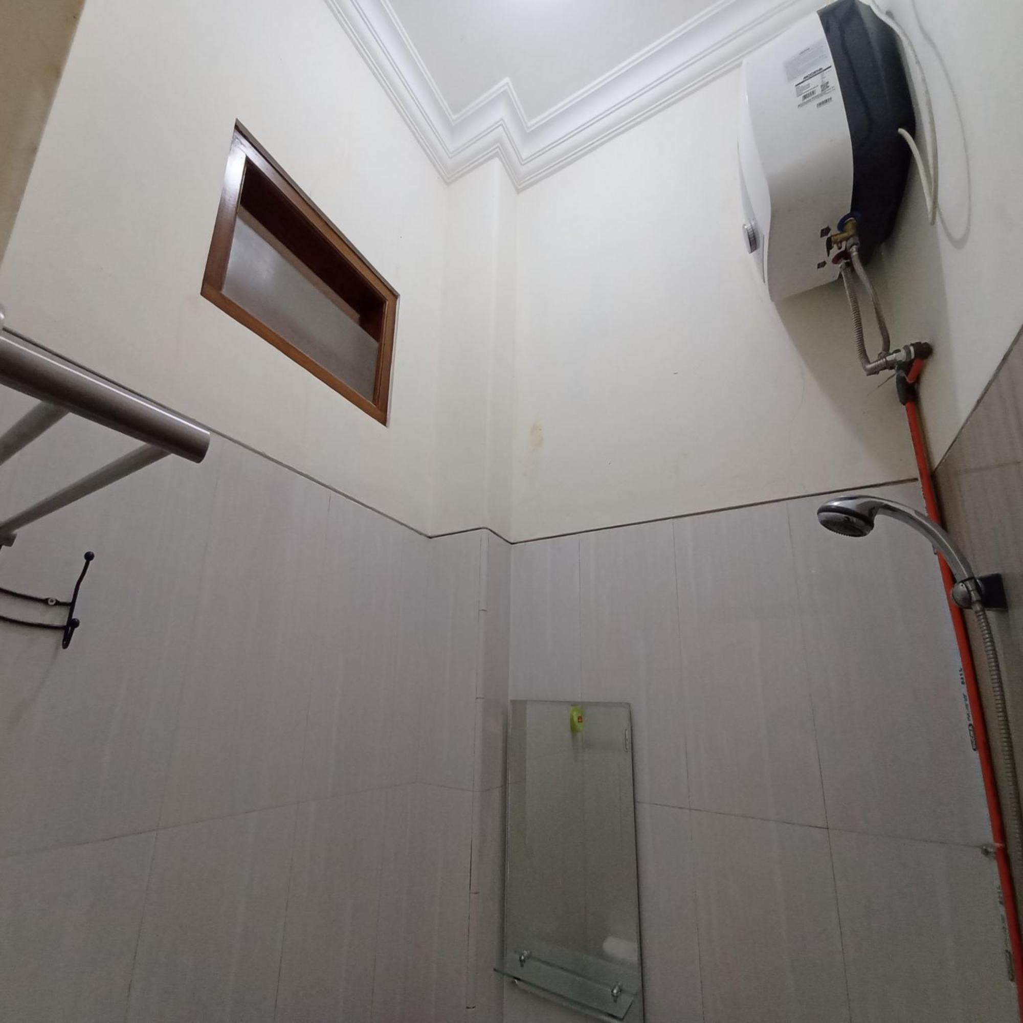 Reddoorz At Syariah House Purwokerto Hotell Exteriör bild